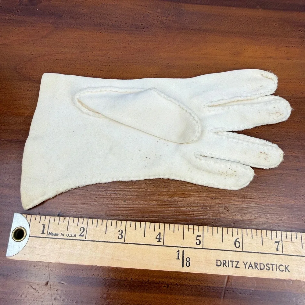 Vintage Cream Whipstitch Wrist Length Gloves Floral Raised Dot Embroidery Fair